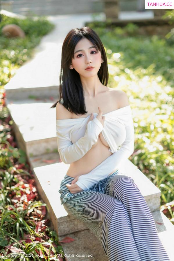[XiuRen]高清写真图 2024.12.16 No.9605 奶芙乔乔 美腿黑丝